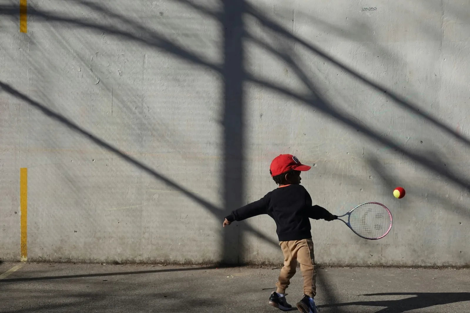 Kids playing tennis - photo 1
